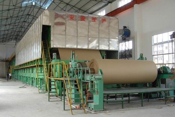 Cadena de producción de papel del rollo enorme de la máquina 5000m m de la cartulina acanalada de Kraft