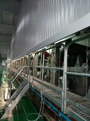 Máquina acanalada de la fabricación de papel de 3200 milímetros que estría Kraft de alta resistencia