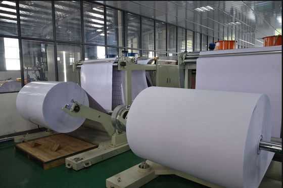 papel de escribir de papel del CE A4 de 3200m m 50t modificado para requisitos particulares máquina/día los 300m/minuto