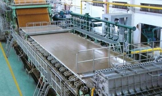 Maquinaria de la fabricación de papel de SS304 4200m m 200T/D Kraft bobina neumática